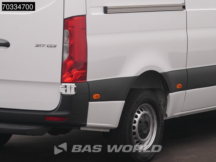 Vehicle Image 43