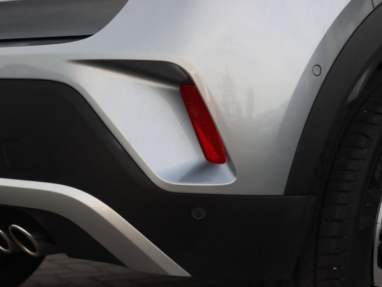 Vehicle Image 25