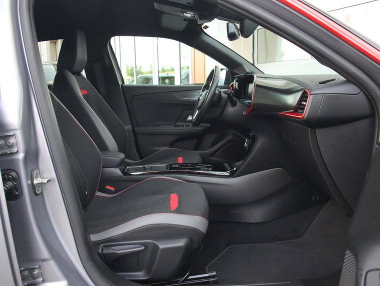 Vehicle Image 32