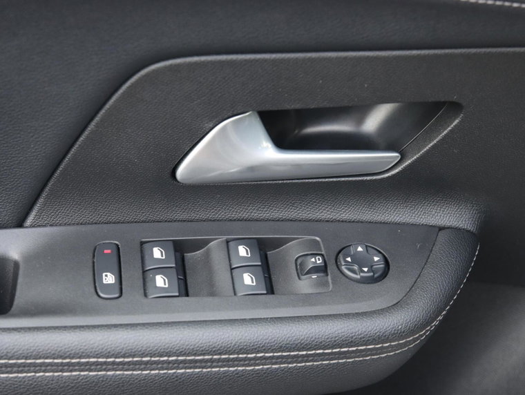 Vehicle Image 33