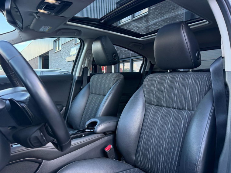 Vehicle Image 30