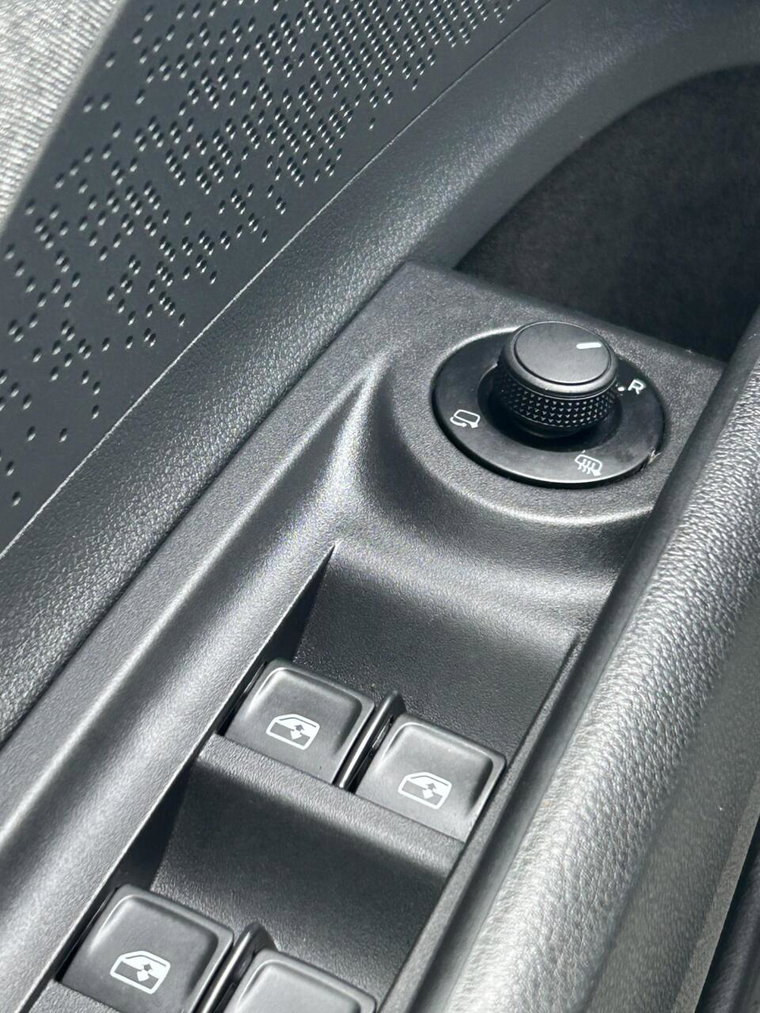 Vehicle Image 27