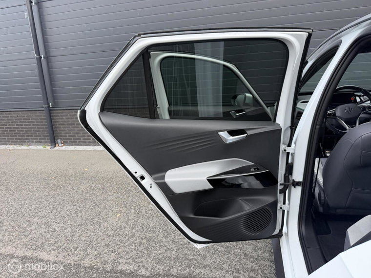 Vehicle Image 28