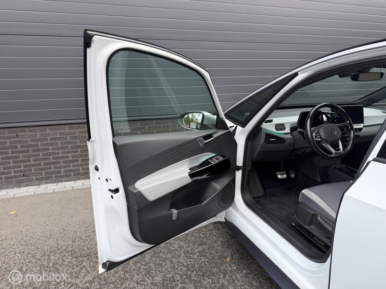 Vehicle Image 33