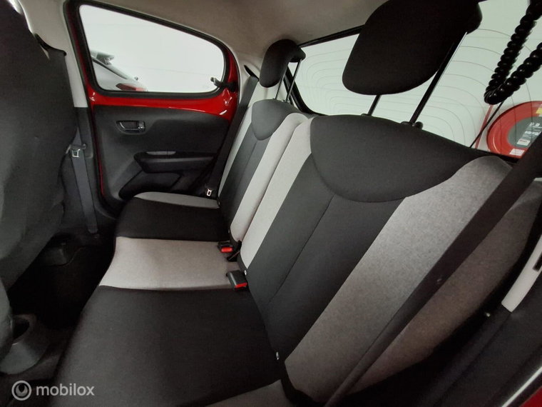 Vehicle Image 12