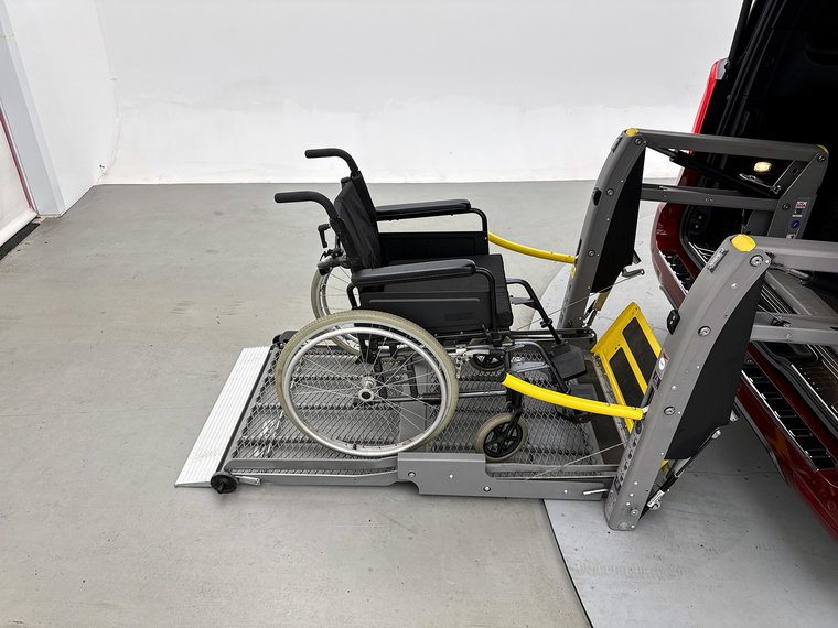 Vehicle Image 13
