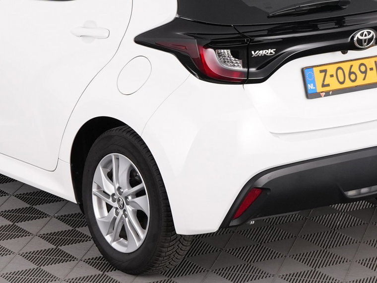 Vehicle Image 13