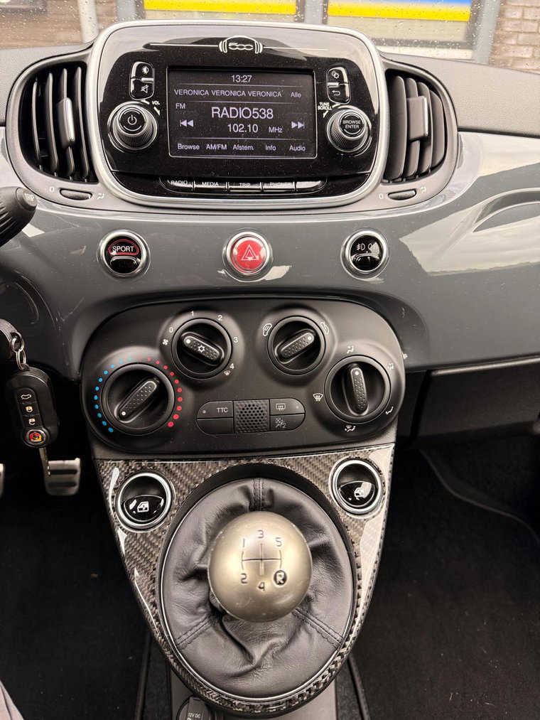Vehicle Image 25