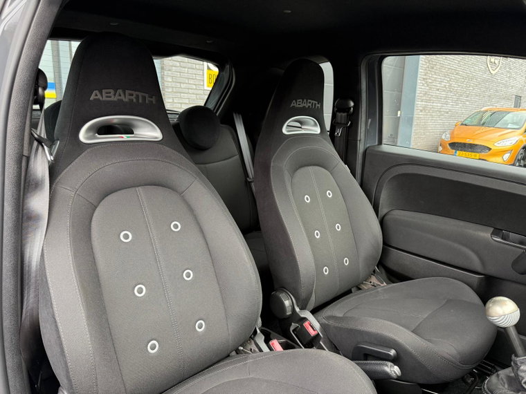 Vehicle Image 32