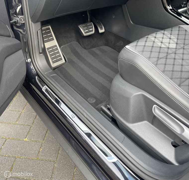 Vehicle Image 35