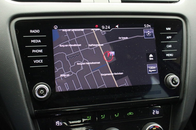 Vehicle Image 21