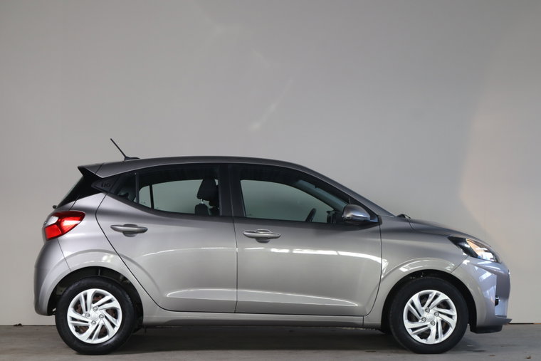 Vehicle Image 11