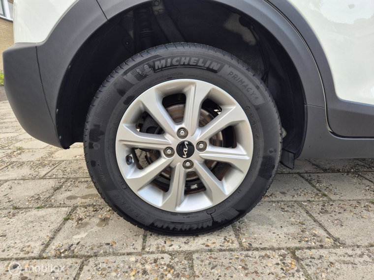 Vehicle Image 32