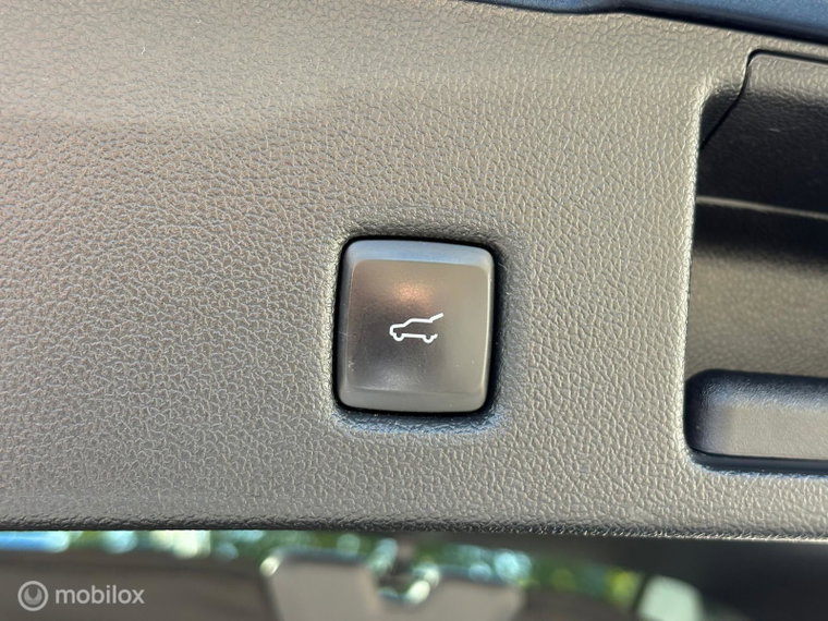Vehicle Image 48