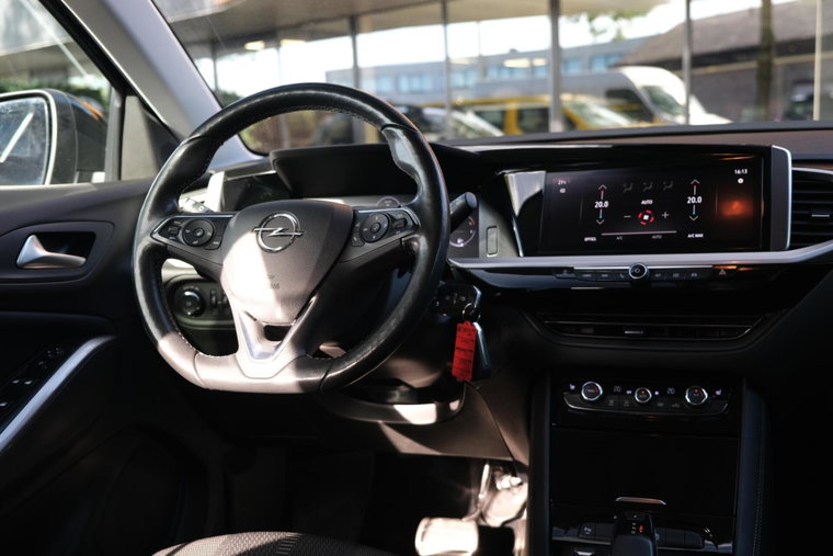 Vehicle Image 25