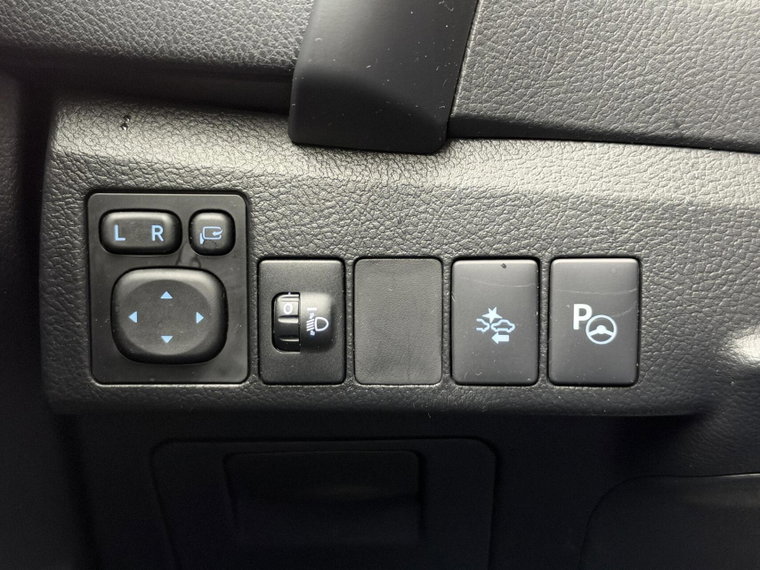 Vehicle Image 32