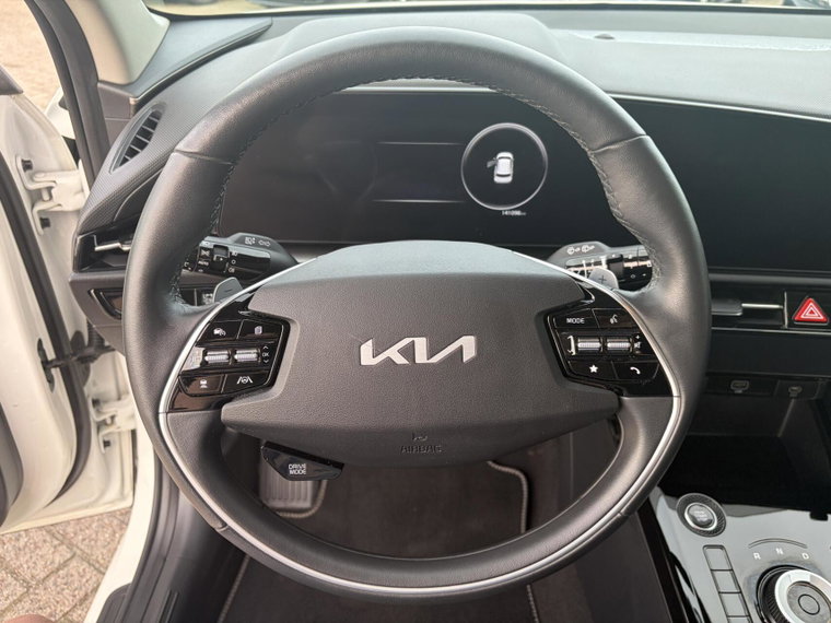 Vehicle Image 24