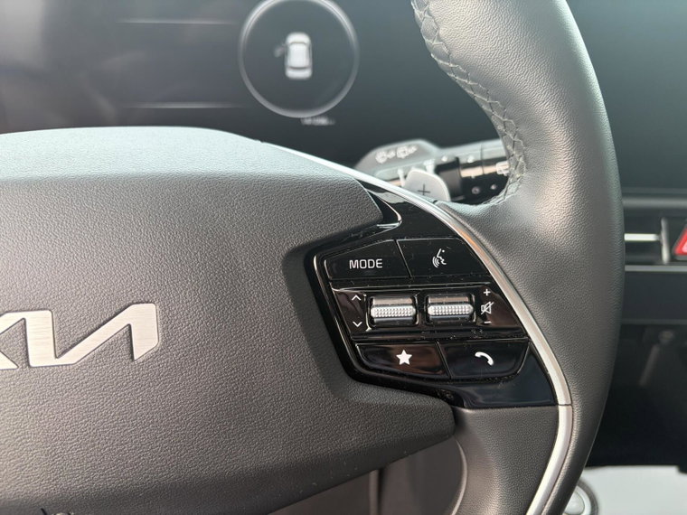 Vehicle Image 26