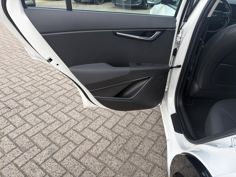Vehicle Image 38