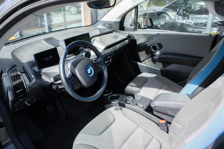 Vehicle Image 13