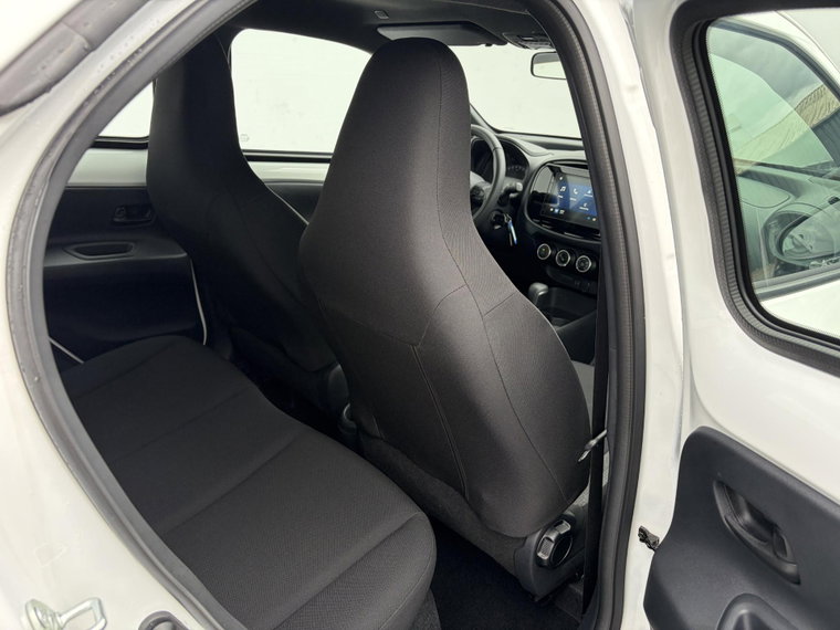 Vehicle Image 16