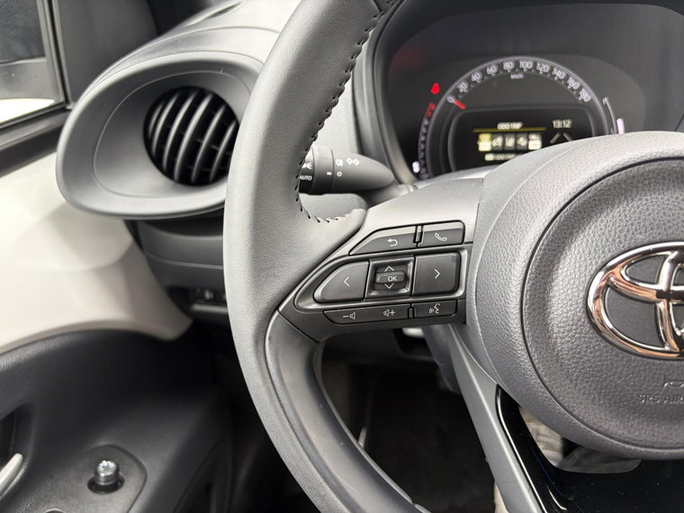 Vehicle Image 21
