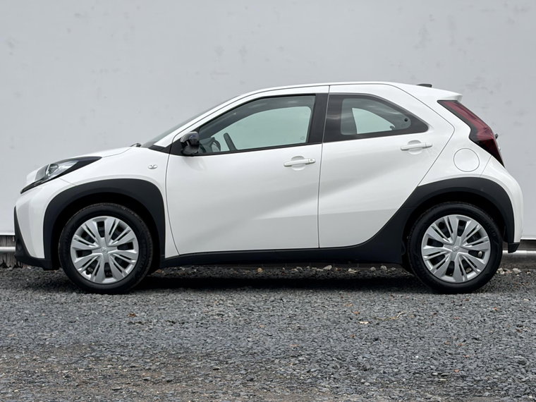 Vehicle Image 9