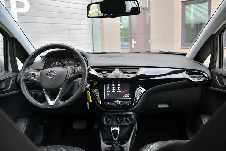 Vehicle Image 9