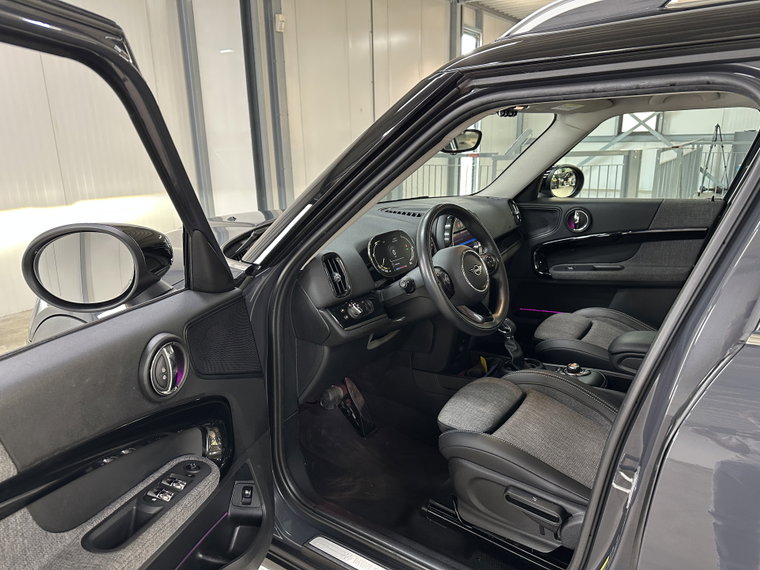 Vehicle Image 28