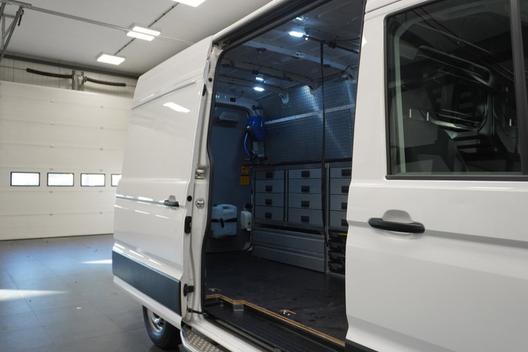 Vehicle Image 9