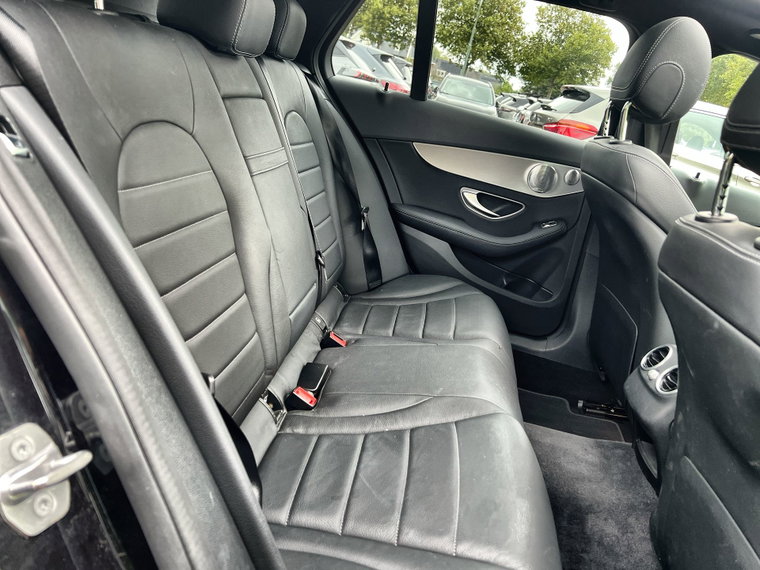 Vehicle Image 32