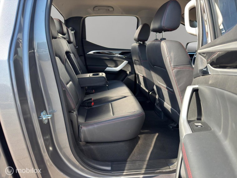 Vehicle Image 19