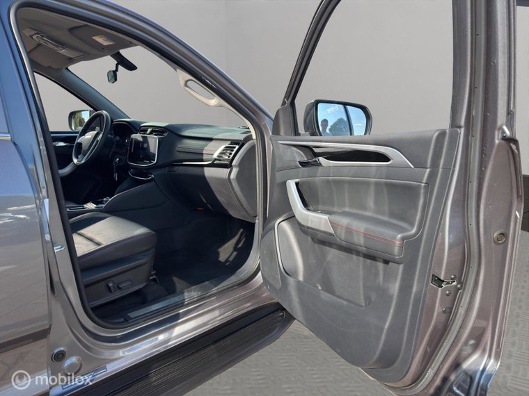 Vehicle Image 25