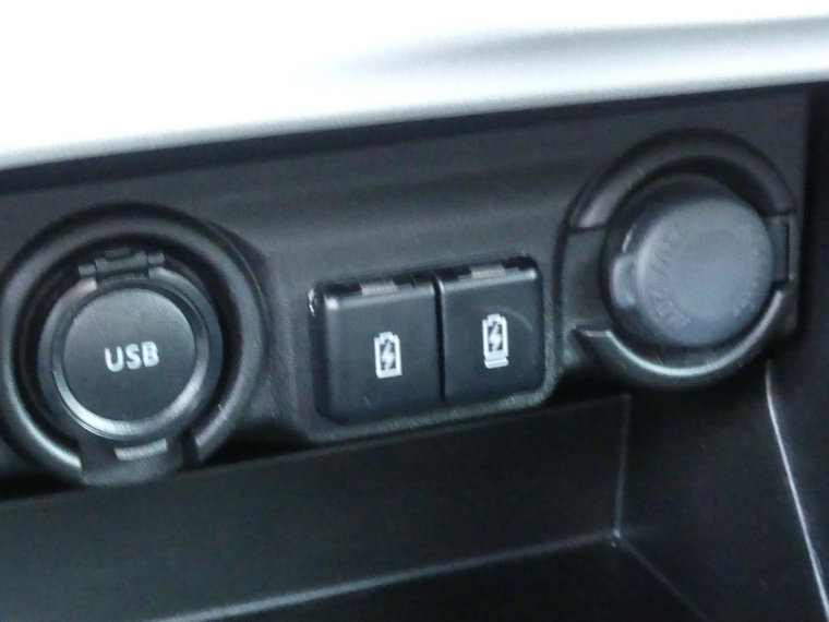 Vehicle Image 25