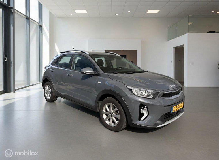 Vehicle Image 12