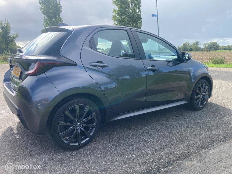 Vehicle Image 6