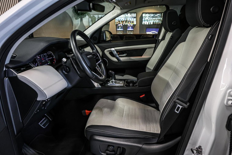 Vehicle Image 9