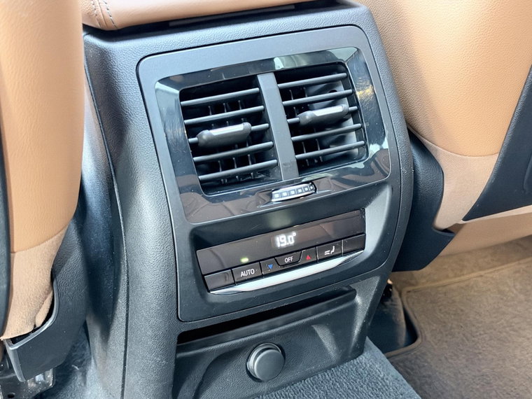 Vehicle Image 27