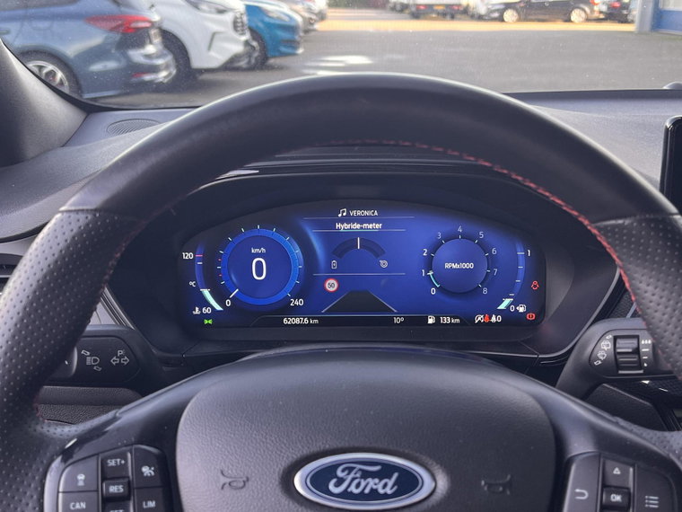 Vehicle Image 25