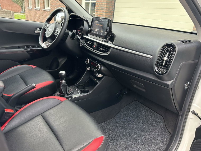 Vehicle Image 14