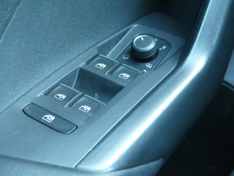 Vehicle Image 28