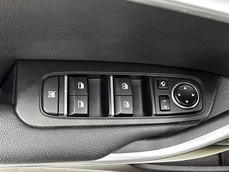 Vehicle Image 32