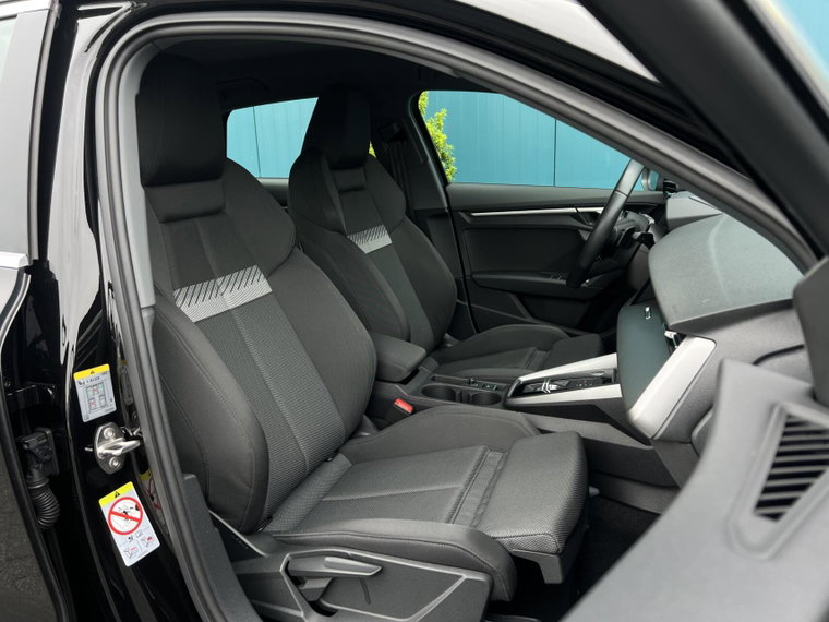 Vehicle Image 37