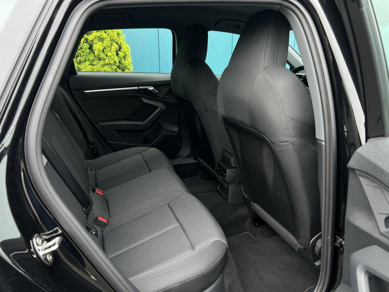 Vehicle Image 38
