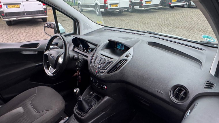 Vehicle Image 7