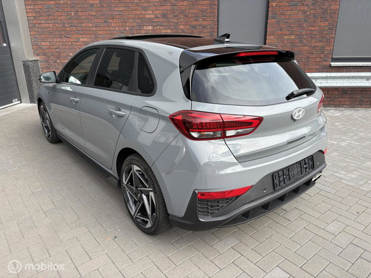 Vehicle Image 15