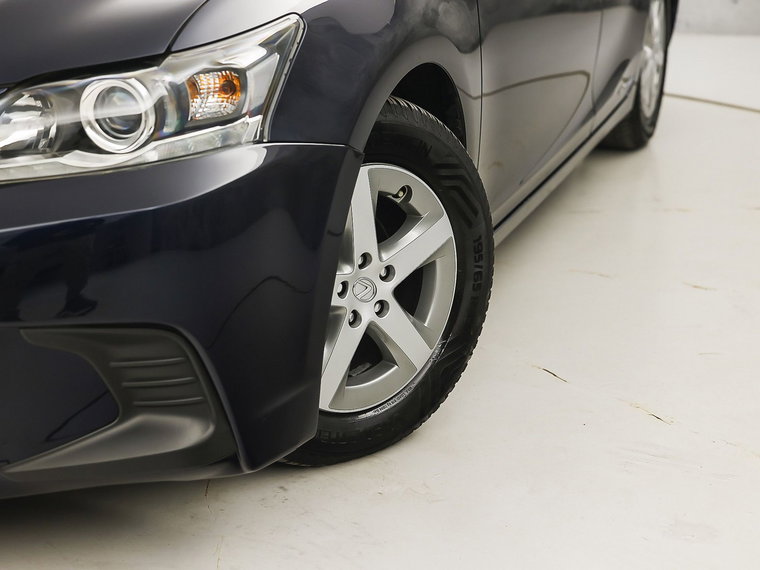 Vehicle Image 12