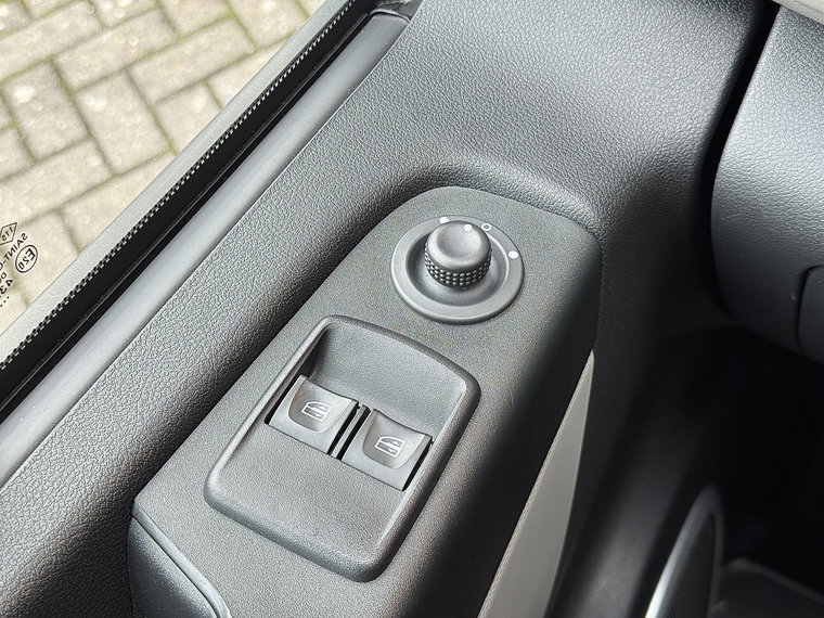 Vehicle Image 29
