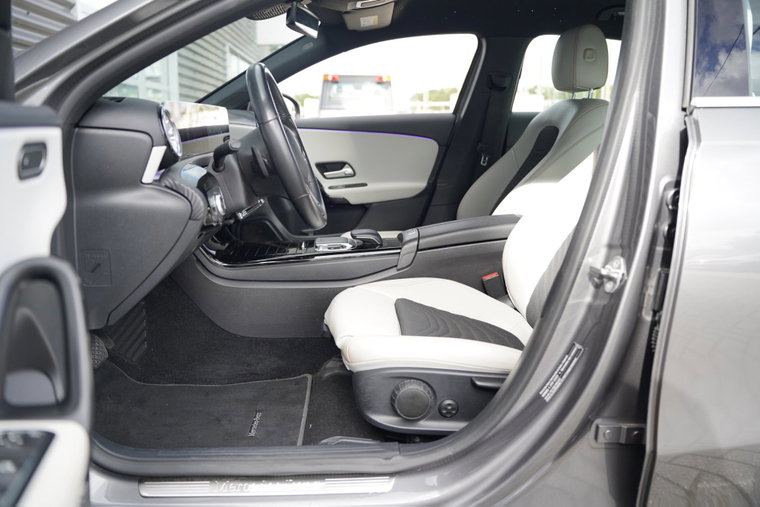 Vehicle Image 19