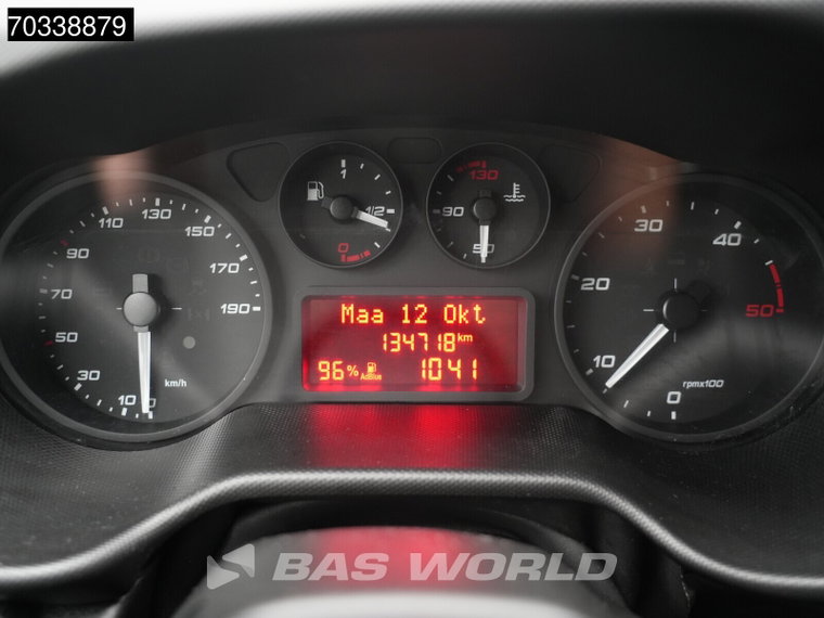 Vehicle Image 32